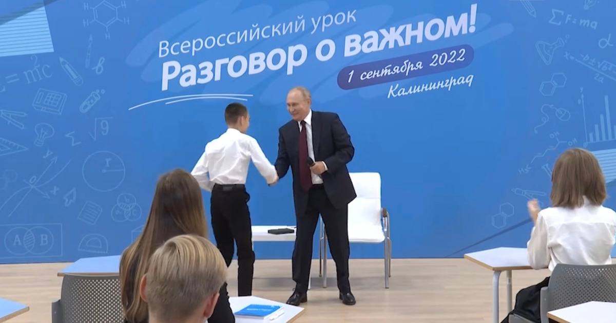 Школьник проговорился Путину, что его посадили на карантин перед встречей