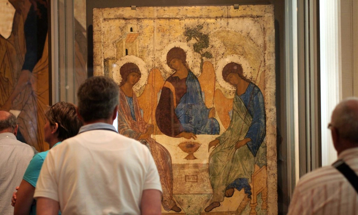 Икону «Троица» Андрея Рублева вернули в галерею повреждённой
