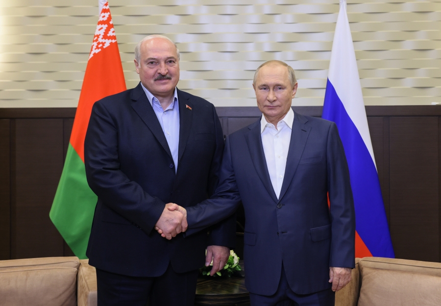 Лукашенко и Путин договорились развернуть совместную региональную группировку войск