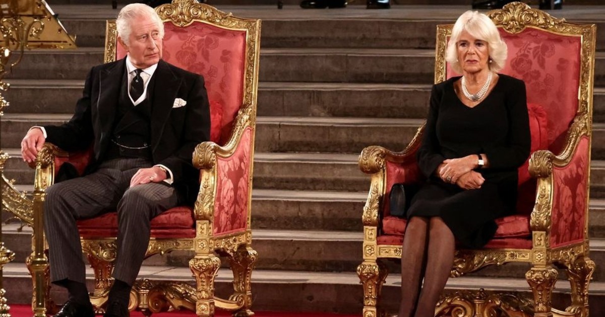 Жену Карла III могут лишить возможности надеть корону королевы-матери