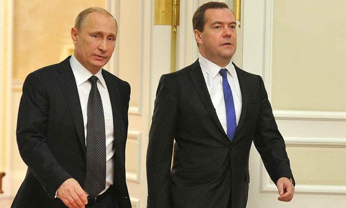 Медведев в прямом эфире выступит с докладом перед Путиным