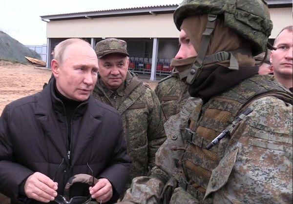 Путин приехал к мобилизованным с инспекцией в куртке от Andrea Campagna