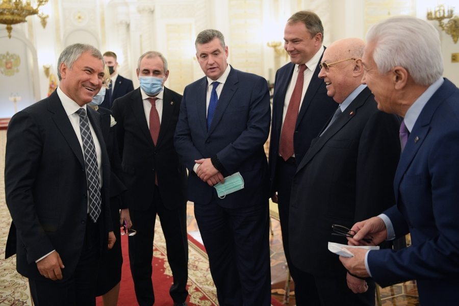 Высокопоставленным депутатам Госдумы предложили повысить зарплаты