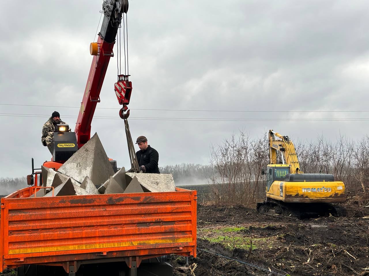 На границе Белгорода с Украиной возводят засечную черту