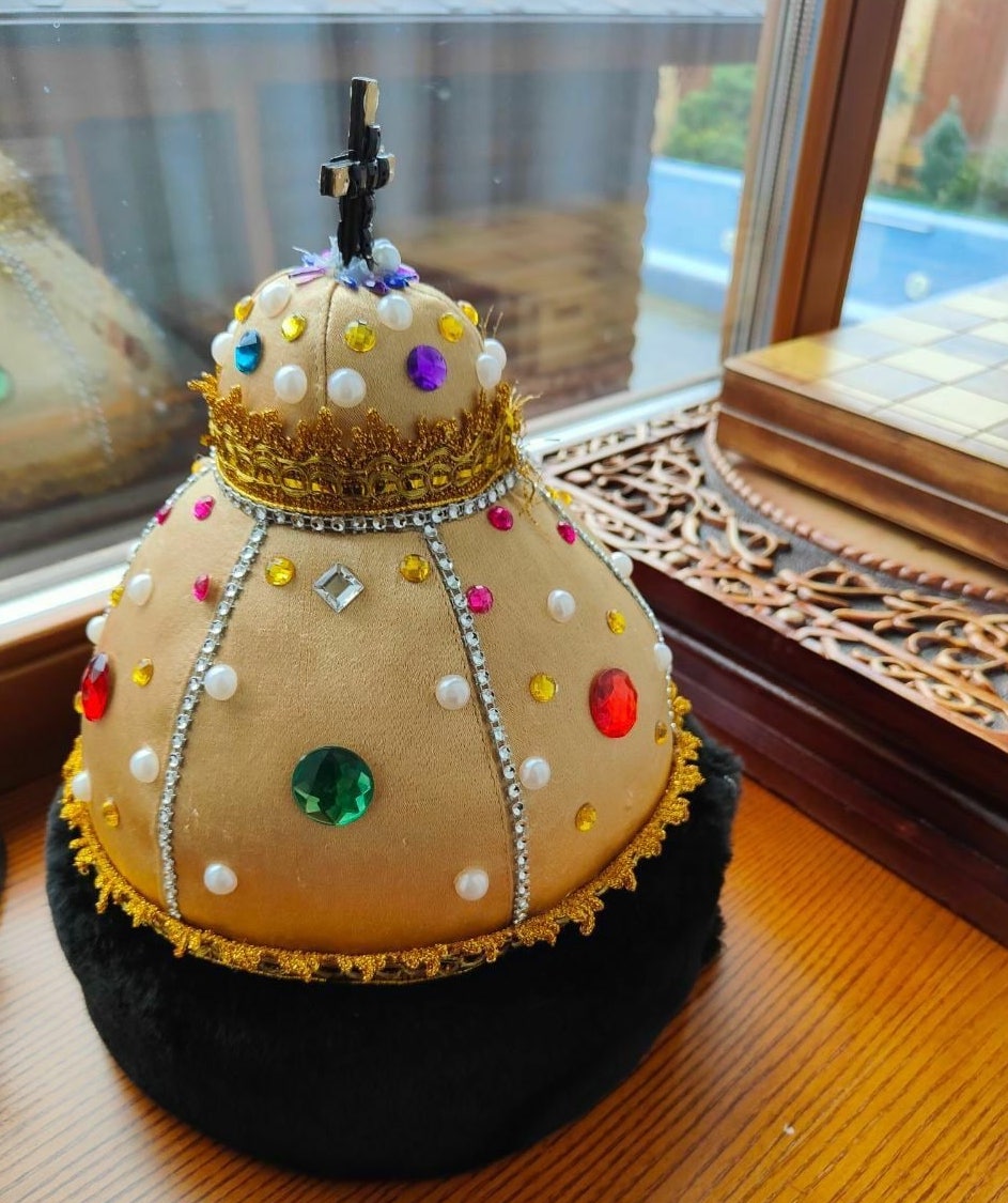Богатства коррумпированных чиновников: золотые унитазы, «шапка Мономаха», коллекция оружия