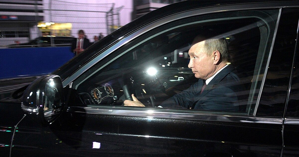 Путин поручил взять на контроль рост цен на автомобили