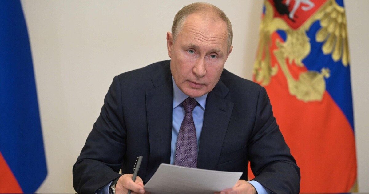 Путин поручил правительству повысить зарплаты бюджетников Путин поручил правительству повысить зарплаты бюджетников