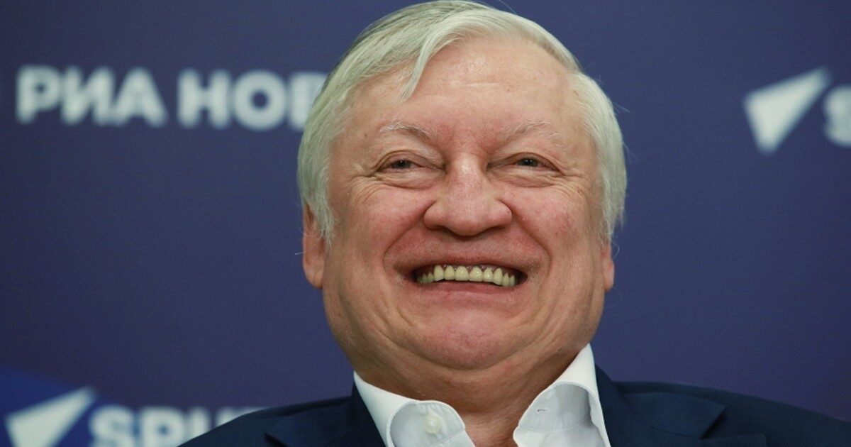 Упал, очнулся, гипс. Анатолий Карпов рассказал о своей госпитализации Упал, очнулся, гипс. Анатолий Карпов рассказал о своей госпитализации