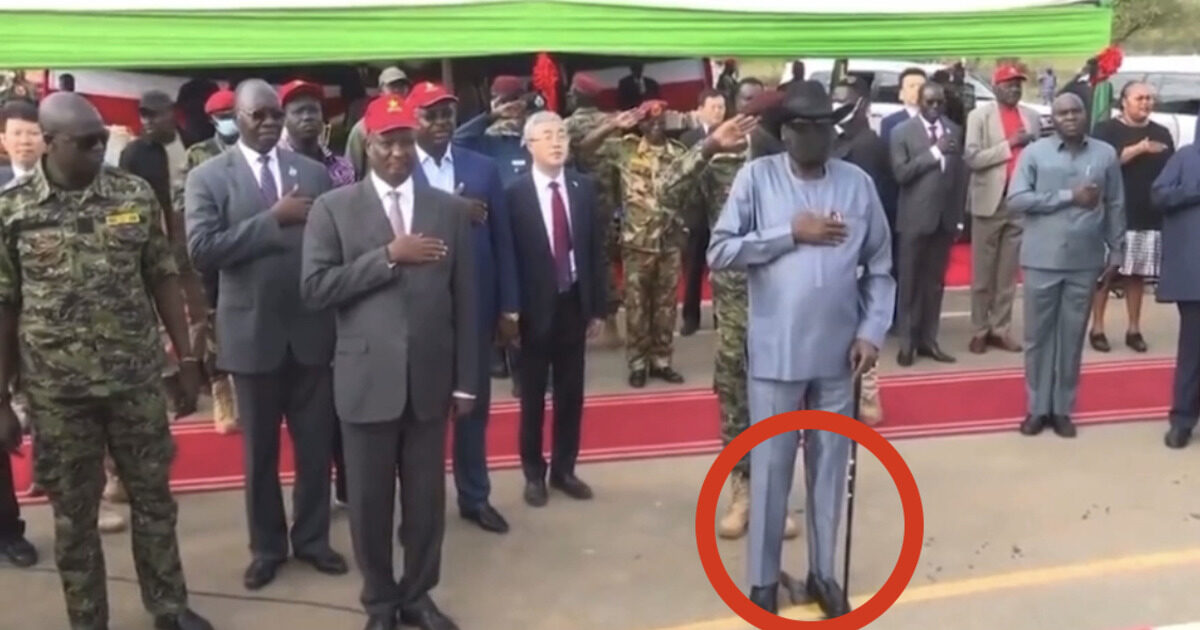 Президент Южного Судана описался во время исполнения гимна