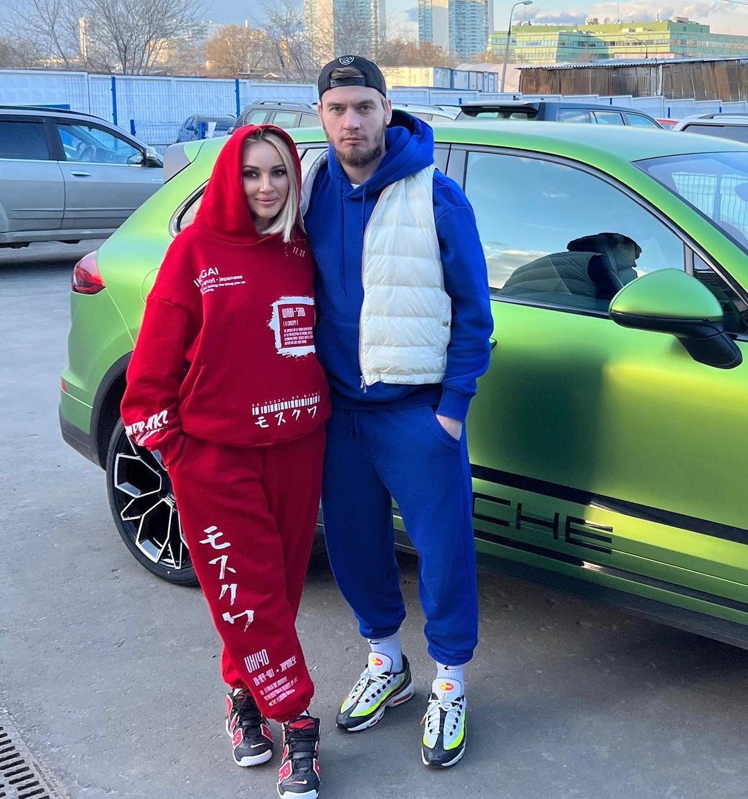 Кудрявцева сделала заявление о своем браке с молодым супругом