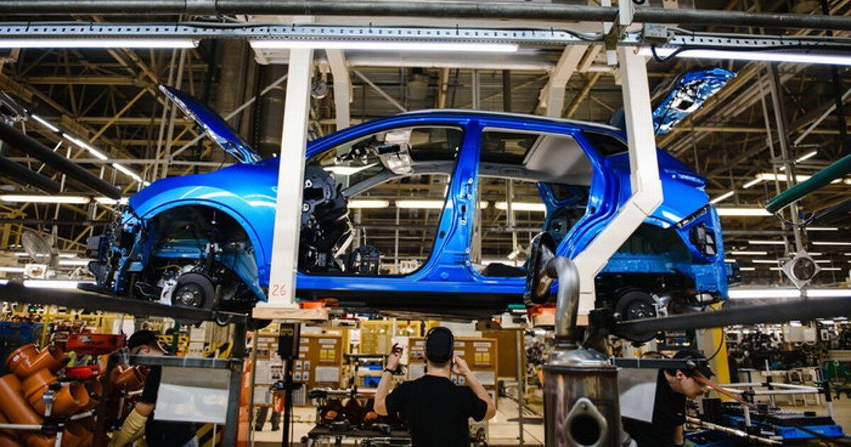 На бывшем заводе Nissan в Петербурге начнут производить Lada На бывшем заводе Nissan в Петербурге начнут производить Lada