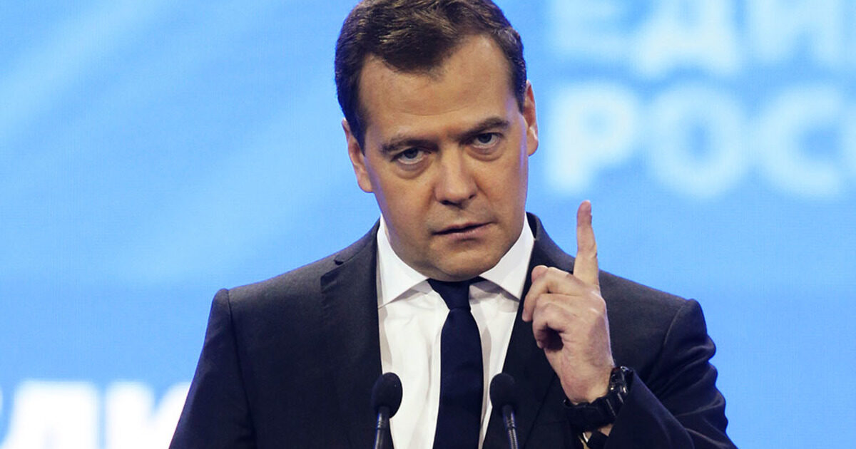 Медведев назвал «врагами народа» уехавших из России 