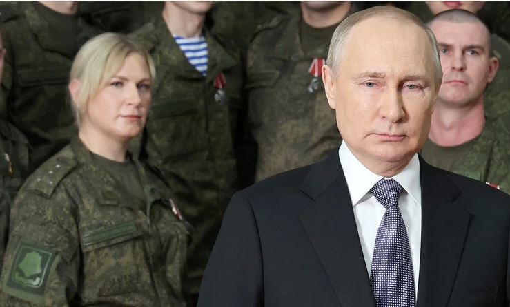 Кто стоял за спиной у Путина во время новогодней речи
