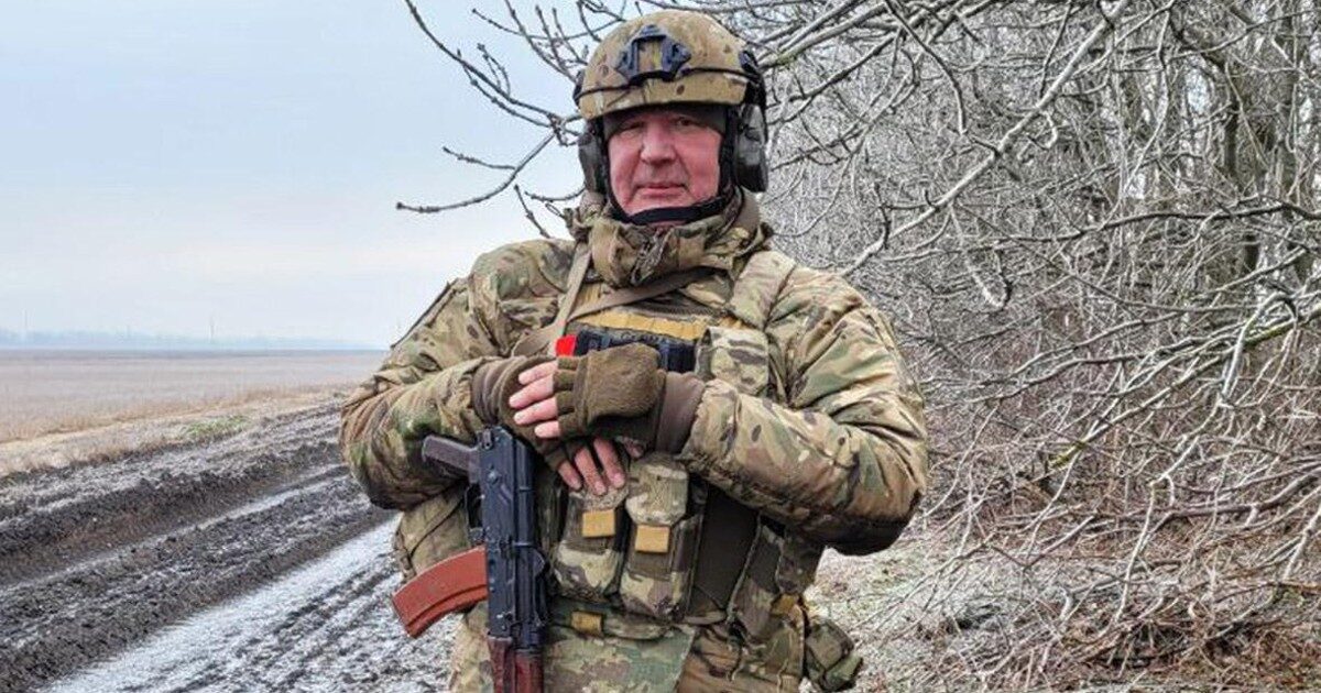 Рогозин направил ранивший его осколок президенту Франции Макрону Рогозин направил ранивший его осколок президенту Франции Макрону