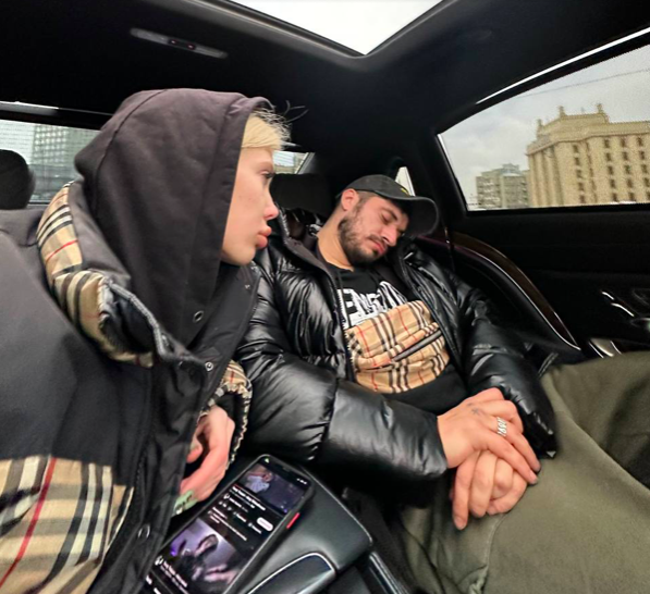 Блогер Юлия Финесс выпала из окна во время домашнего ареста