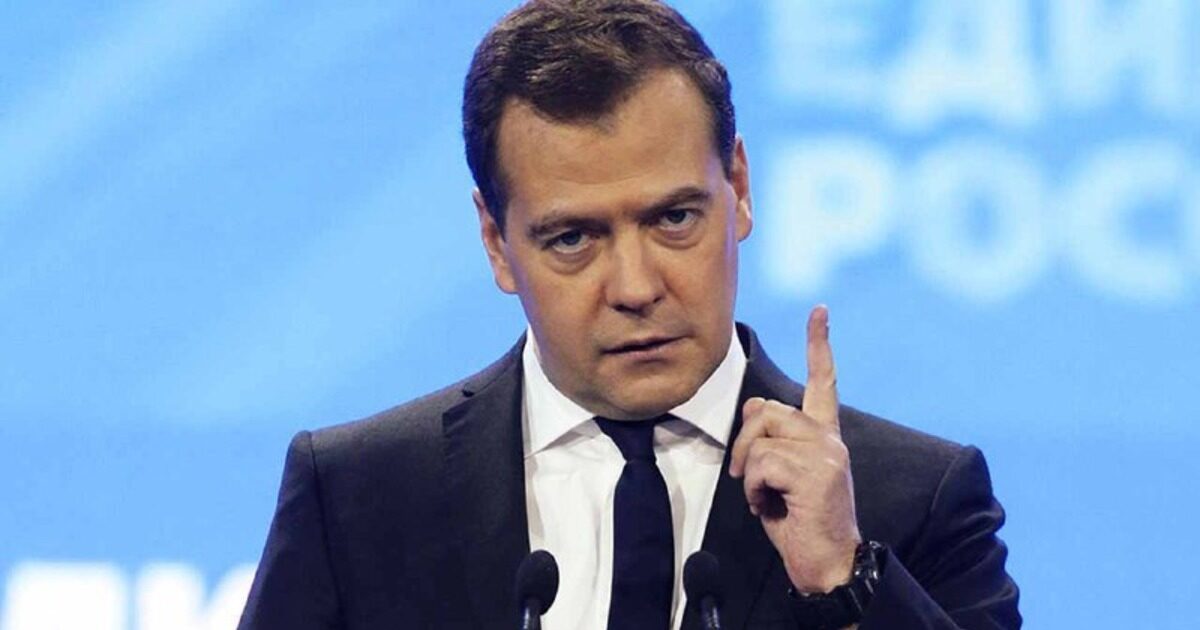 Медведев пригрозил ядерным оружием странам НАТО