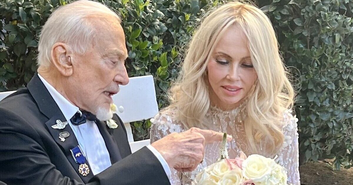 Второй человек на Луне Базз Олдрин женился на свое 93-летие