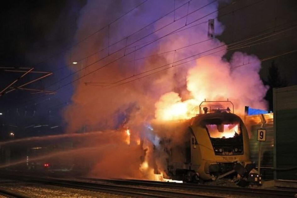 Пламенный поезд-призрак был замечен в Германии