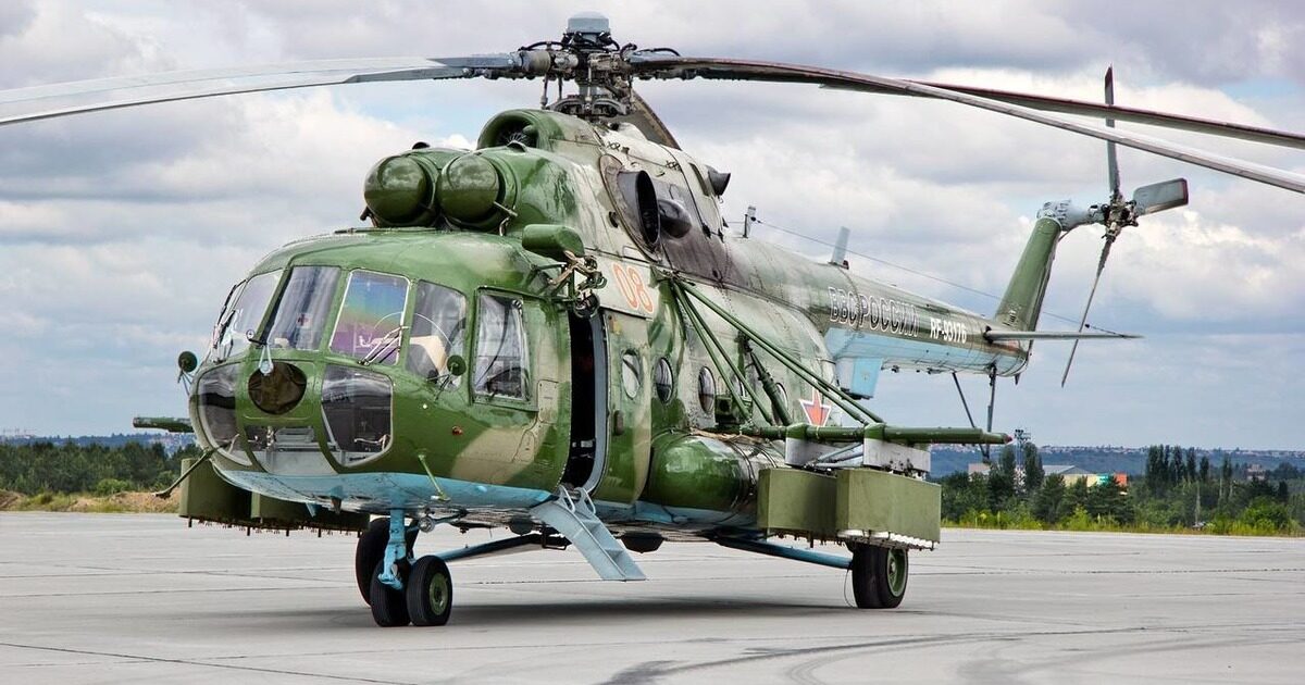 В аэропорту Внуково совершил жесткую посадку боевой вертолет Ми-8