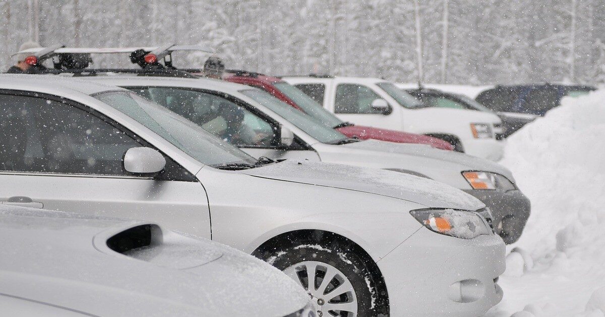 Какие предметы не стоит оставлять в машине зимой: проверьте багажник Какие предметы не стоит оставлять в машине зимой: проверьте багажник