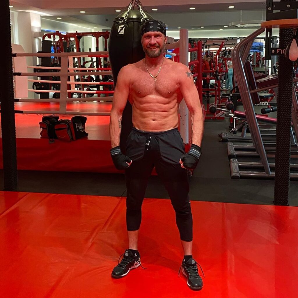 Костомарова поместили в искусственную кому после ампутации пальцев