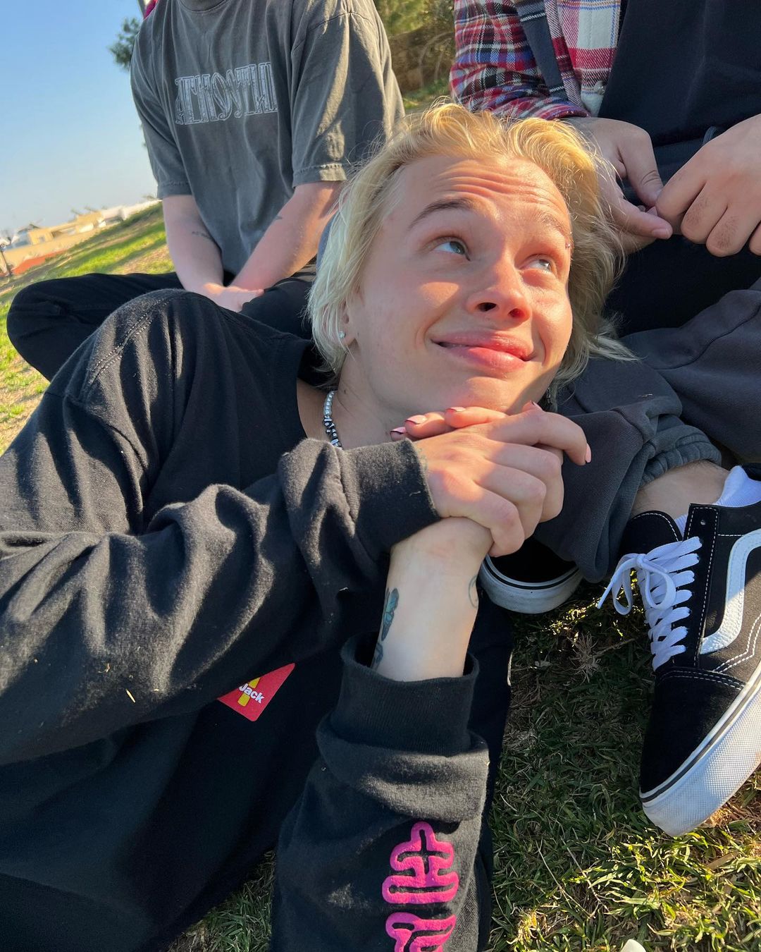 «Почему люди падают?»: приемный отец Милохина о его трудностях с деньгами