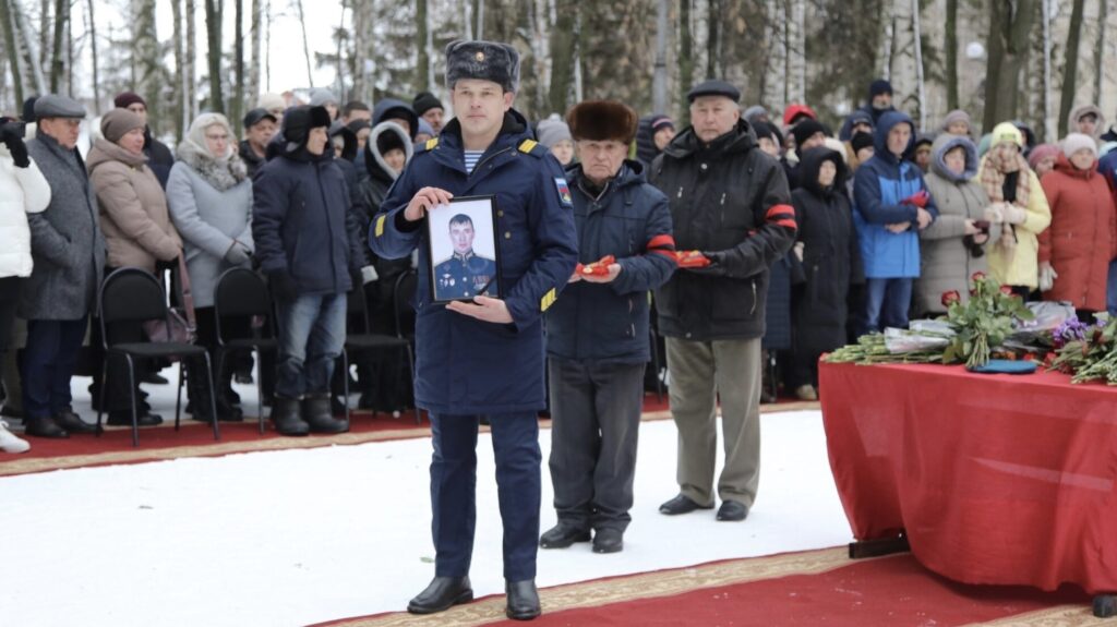 «Будем помнить»: в Башкирии простились с 39-летним лейтенантом СВО Айдаром Валинуровым