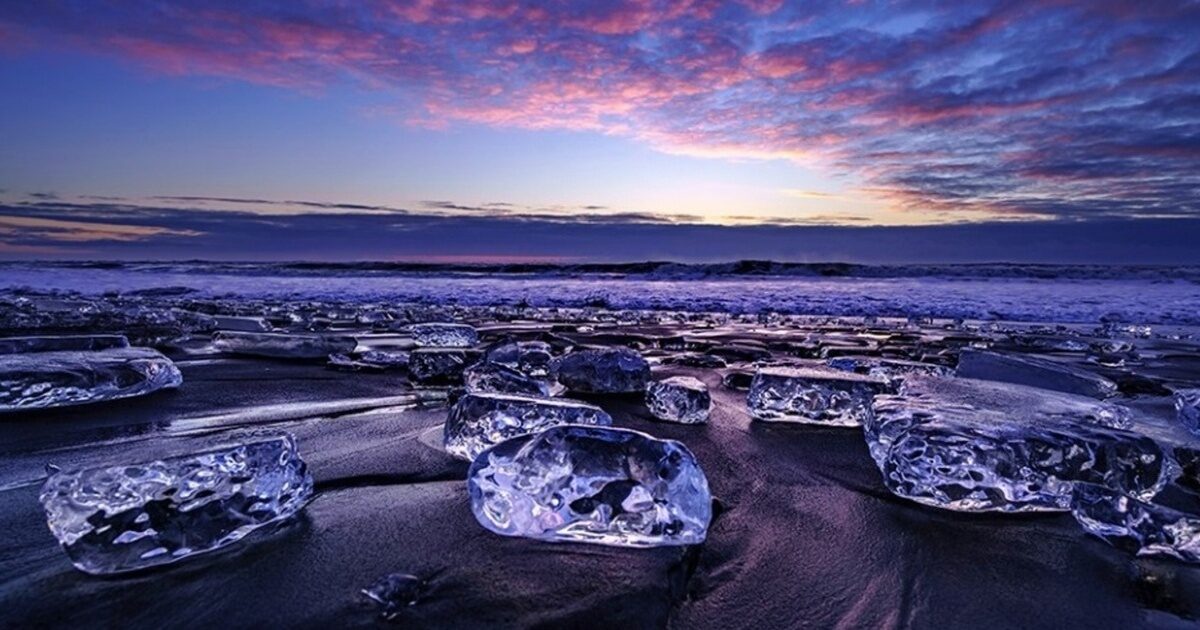 На острове Хоккайдо берег усыпан «драгоценным льдом»