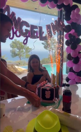 Боня воссоединилась с победившим болезнь миллиардером на дне рождения дочери