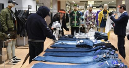 Известный производитель одежды в России распродает свои последние фабрики