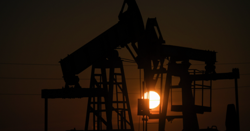 Нефть Brent впервые за месяц стоит больше 85 долларов