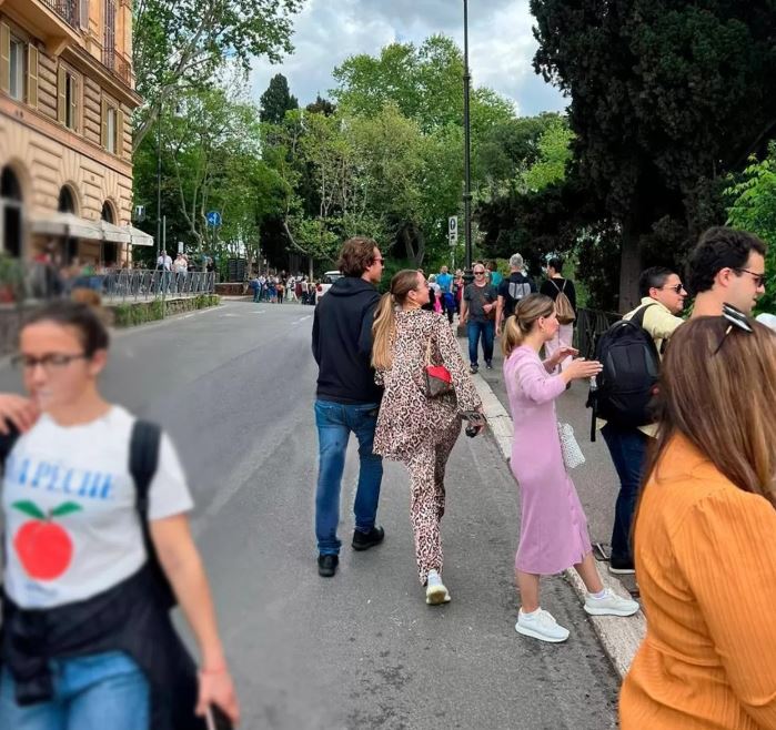 Бузову застали на отдыхе в Италии с неизвестным мужчиной