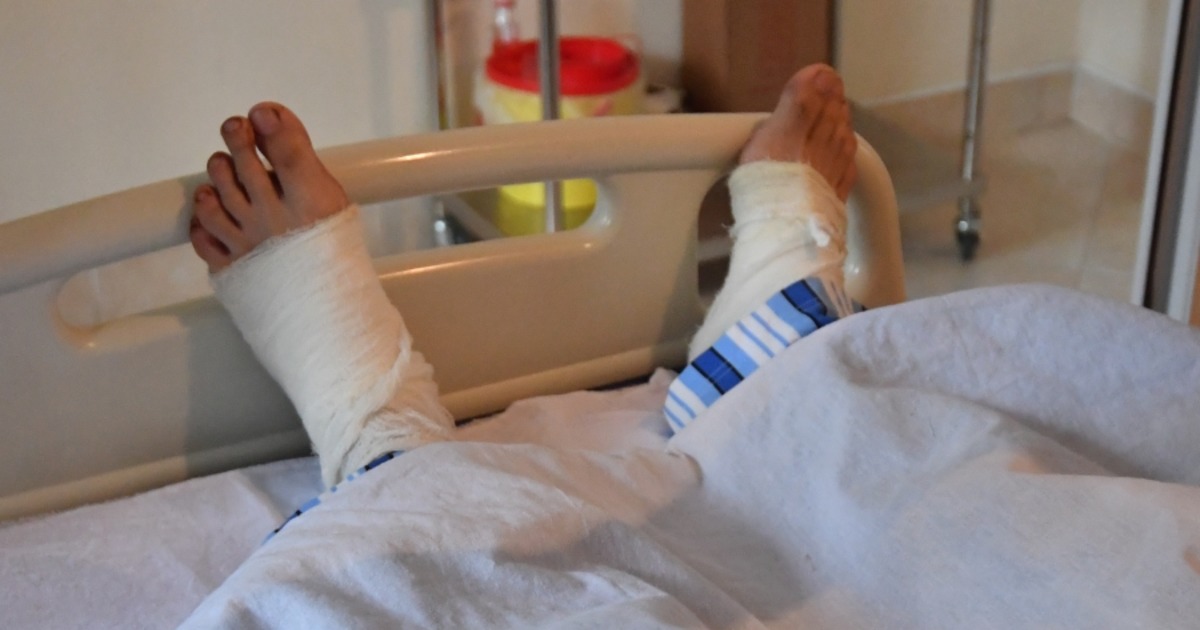 Почему появляется косточка на большом пальце ноги и как от нее избавиться