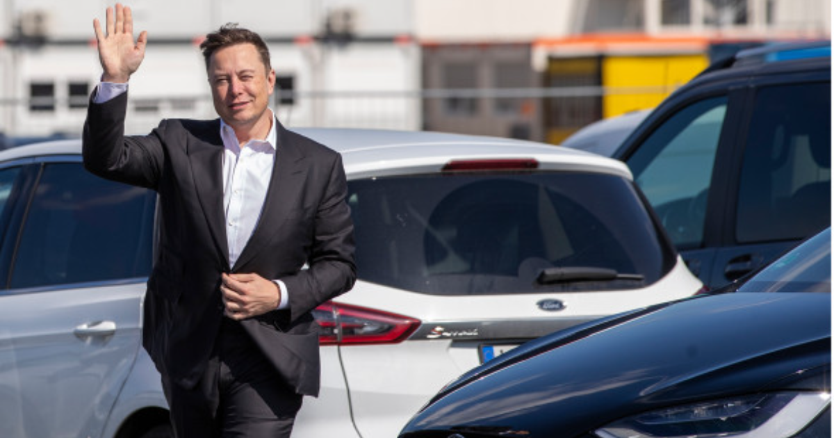 Автомобили Tesla смогут ездить полностью автономно