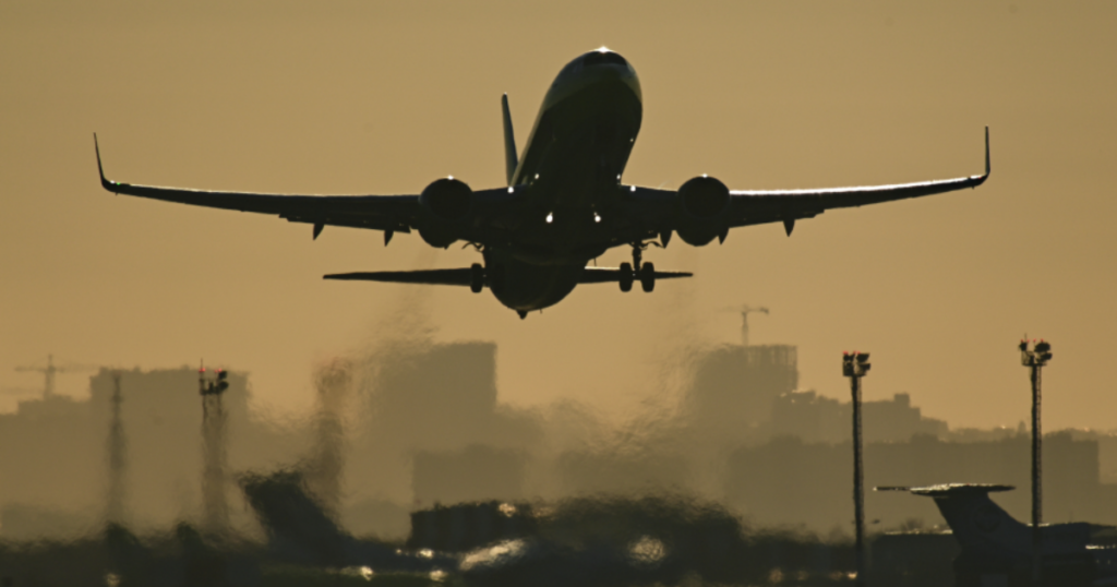 Ространснадзор назвал число рейсов на самолетах с просроченными запчастями