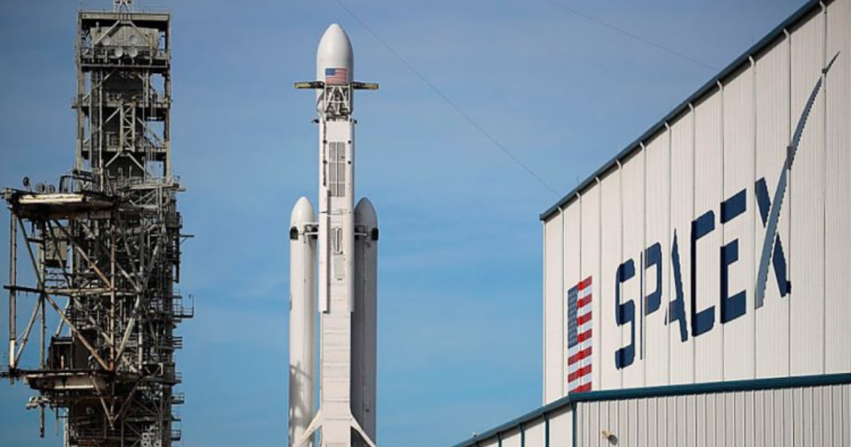 SpaceX запустила к МКС корабль с туристами
