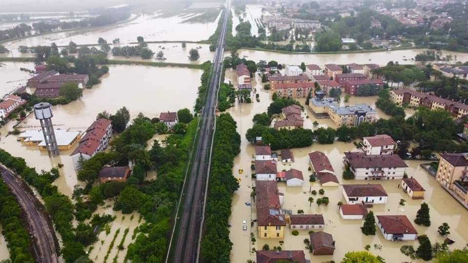 Наводнение в Италии — тысячи людей эвакуированы, число жертв растет
