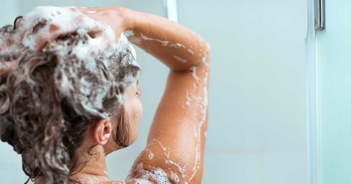 Зуд, шелушение, покраснения : как проявляется аллергия на шампунь и что делать