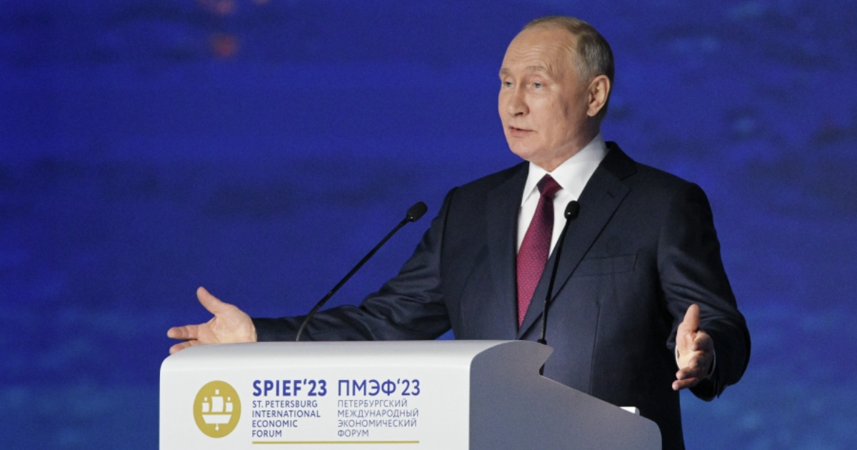 Путин предложил заменять россиян роботами и икусственным интеллектом Путин предложил заменять россиян роботами и икусственным интеллектом