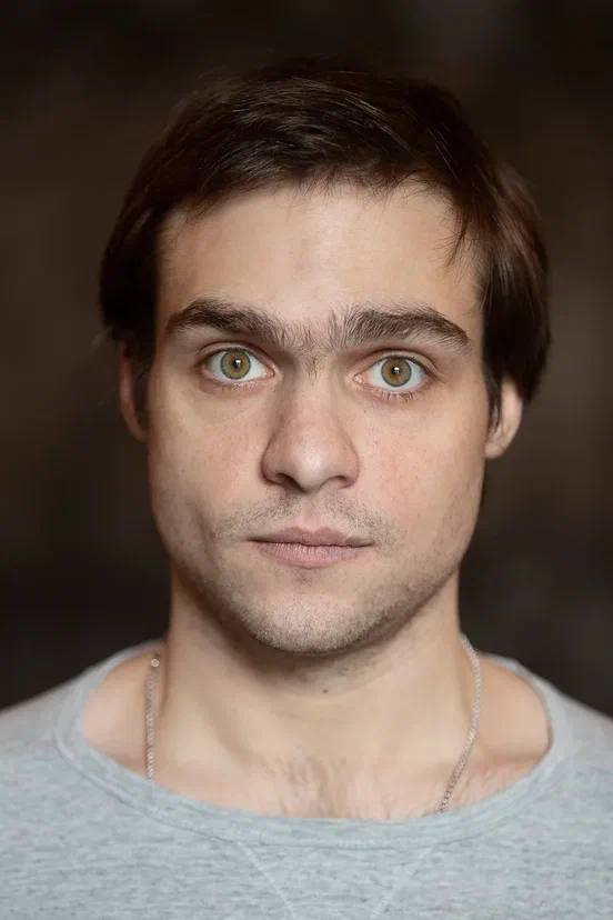 Сын Михаила Ефремова выпал из окна многоэтажки