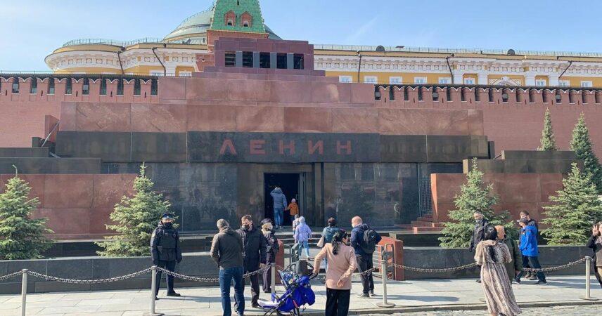 В России высказались о призыве депутата Рады ударить ракетами по мавзолею Ленина