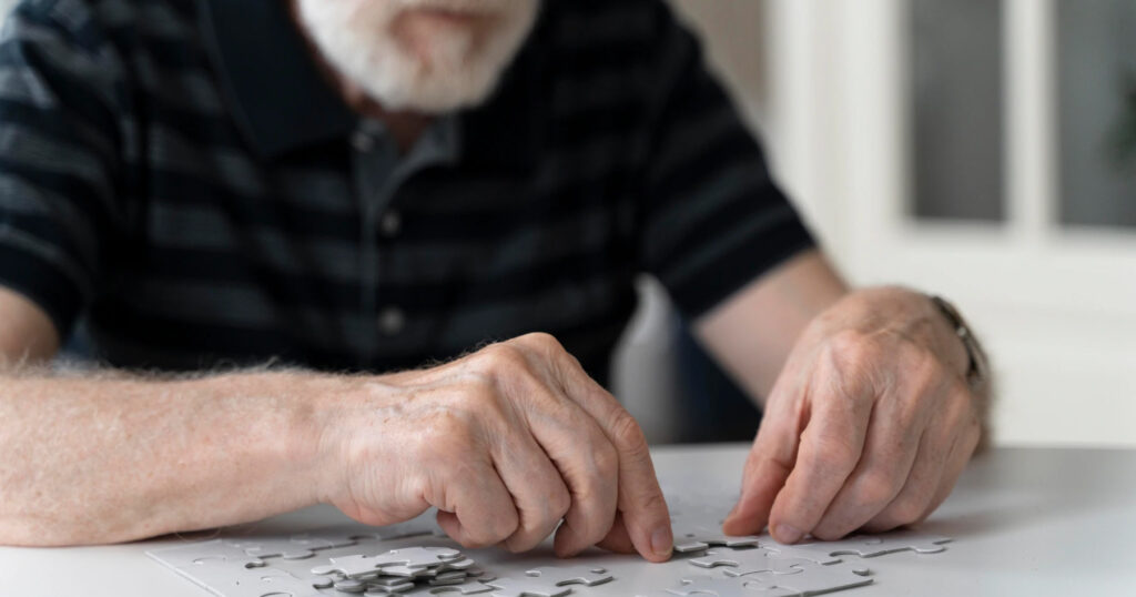 Ученые представили список занятий для снижения риска развития болезни Альцгеймера