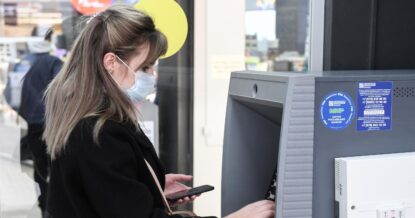 В России участились случаи блокировок карт за переводы самому себе