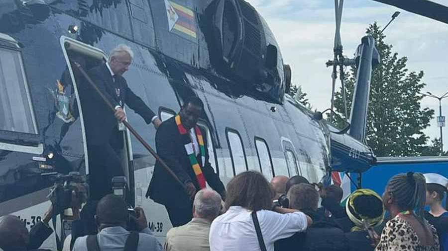 Путин подарил вертолет президенту Зимбабве