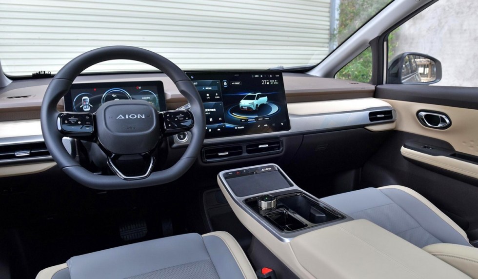 В России начали продавать китайские автомобили с караоке