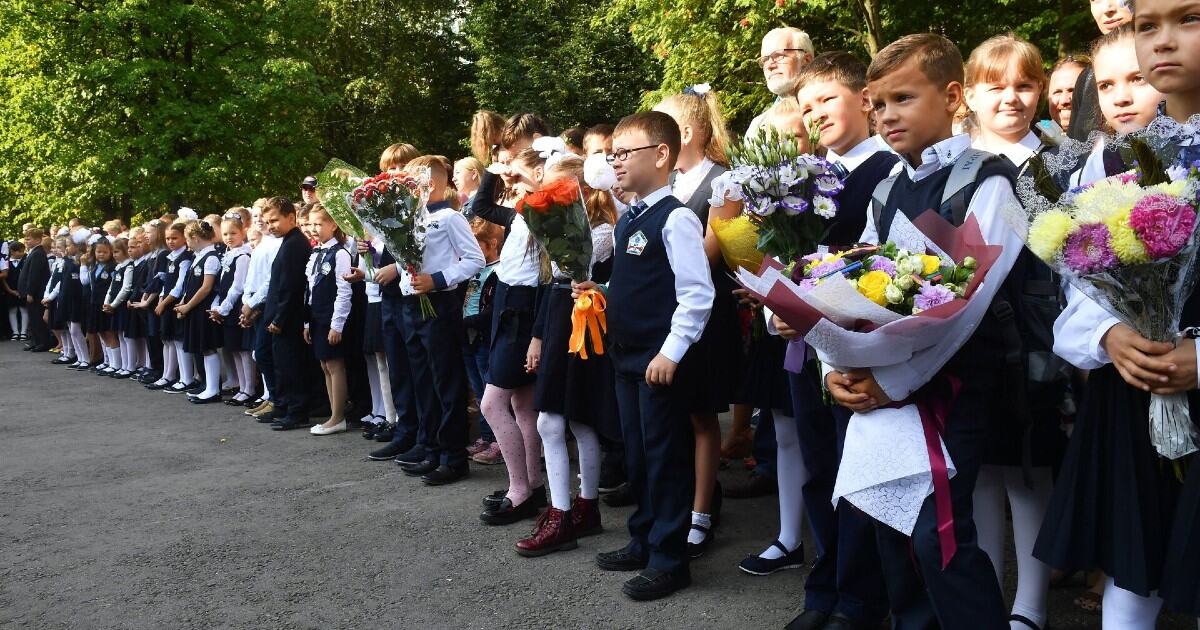 Школьные линейки в Москве первого сентября пройдут без родителей