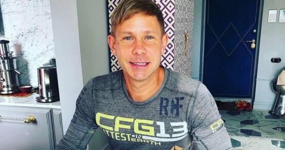 Митя Фомин рухнул со сцены во время концерта