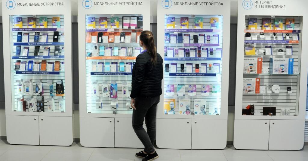 Стало известно, насколько подорожают смартфоны в России из-за техсбора