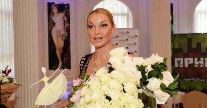 Анастасия Волочкова заявила, что дочь и мама бросили ее после операции