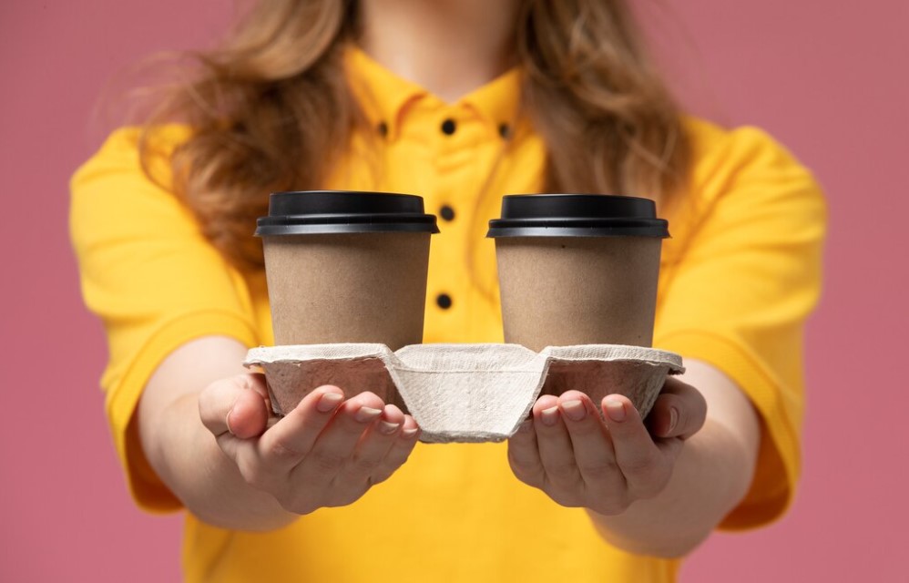 Диетолог Мансурова назвала три неочевидные опасности кофе на вынос